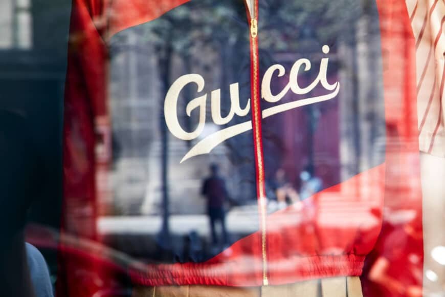 Gucci owner sees online leading recovery after sales plunge